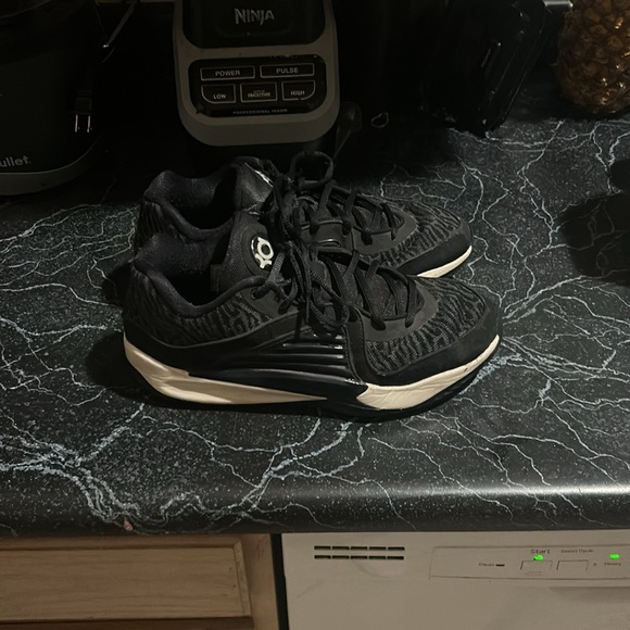 Kevin Durant 16s boardroom - Picture 2 of 4